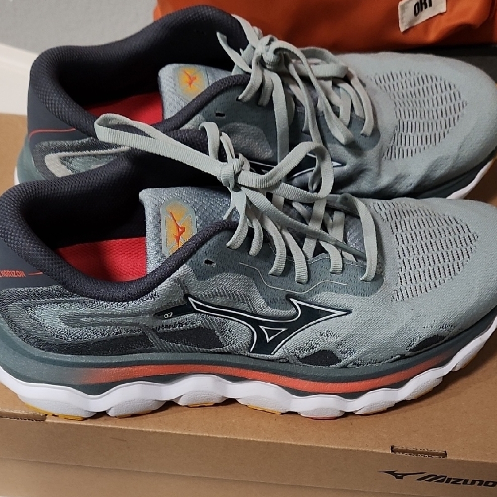 NEW Mizuno Women's Blue and Orange Athletic Sho